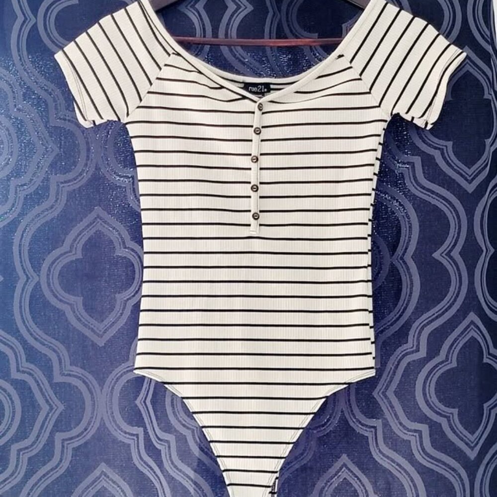 Rue 21 White Black Striped Swimsuit Leotard Stretchy Size Medium M Ribbed w snap